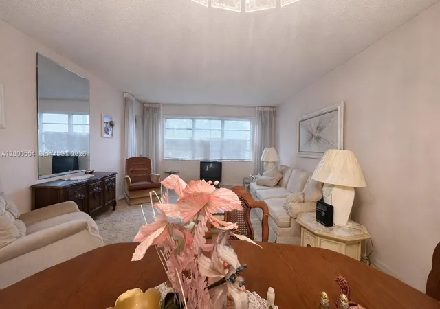 2nd image of 410 Se 2Nd St #305, Hallandale Beach, FL 33009 | MLS# A12000554