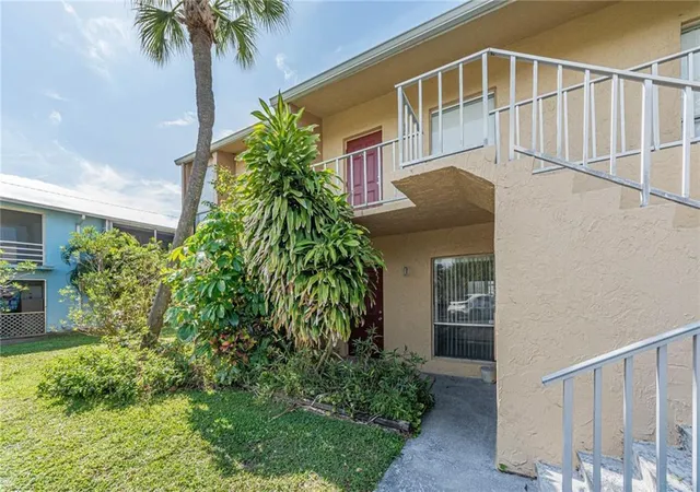 Homes for sale in Vero Beach, FL | 1555 14th Ave #201, Vero Beach, FL 32960 | MLS# B26015126