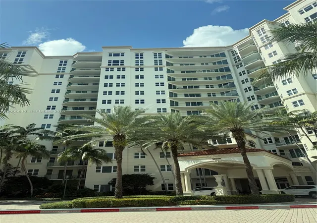 2nd image of 20000 E Country Club Dr #PH09, Miami, FL 33180 | MLS# A12000610