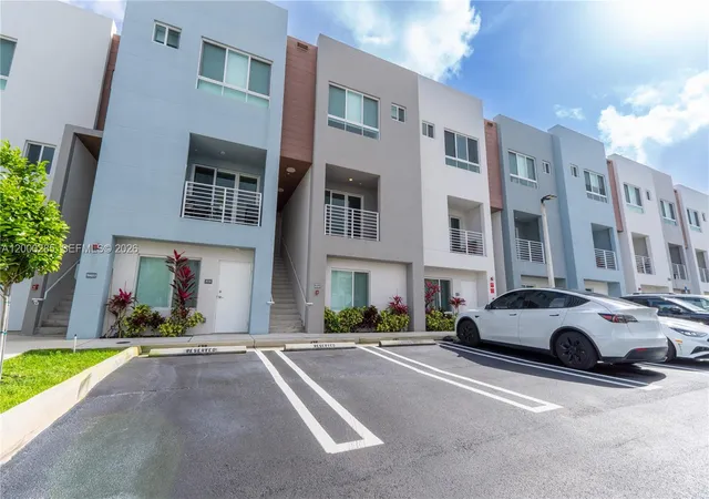 Homes for sale in Miami, FL | 2505 Ne 193Rd St #4215, Miami, FL 33180 | MLS# A12000285