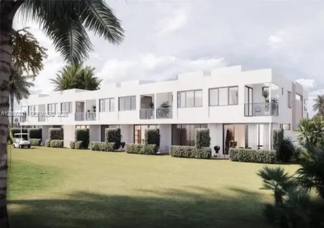 2nd image of 700 Cypress Grove Dr, Pompano Beach, FL 33060 | MLS# A12000871