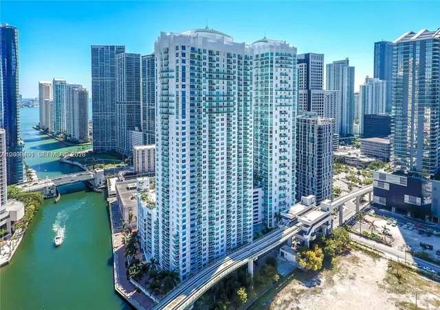 3rd image of 31 Se 5Th St #4212, Miami, FL 33131 | MLS# A12000491