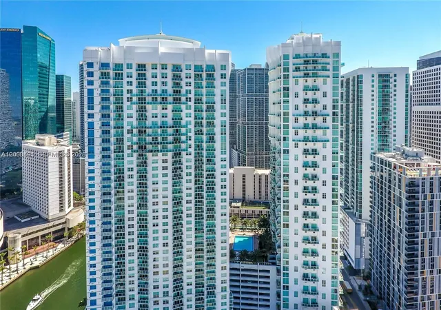 4th image of 31 Se 5Th St #4212, Miami, FL 33131 | MLS# A12000491