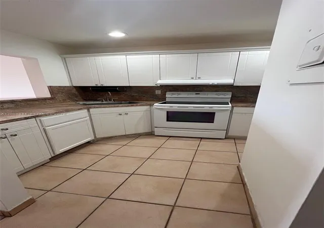 1st image of 6070 W 18Th Ave #323, Hialeah, FL 33012 | MLS# A12000885