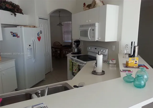 3rd image of 11050 Nw 86Th Ter, Doral, FL 33178 | MLS# A11993685