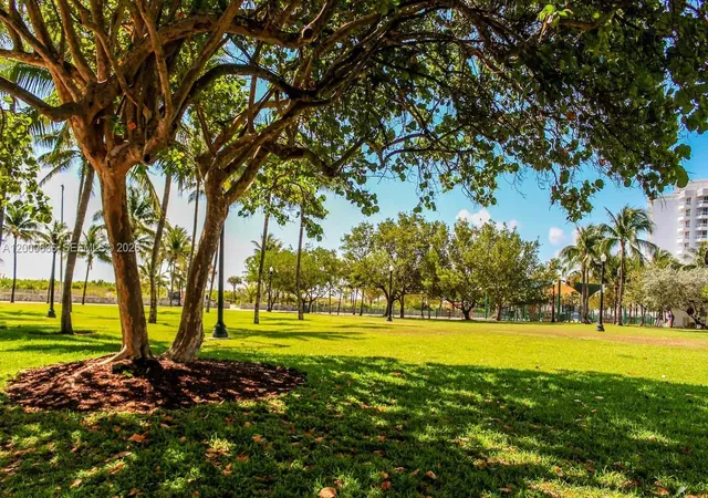 2nd image of 2615 Collins Ave, Miami Beach, FL 33140
