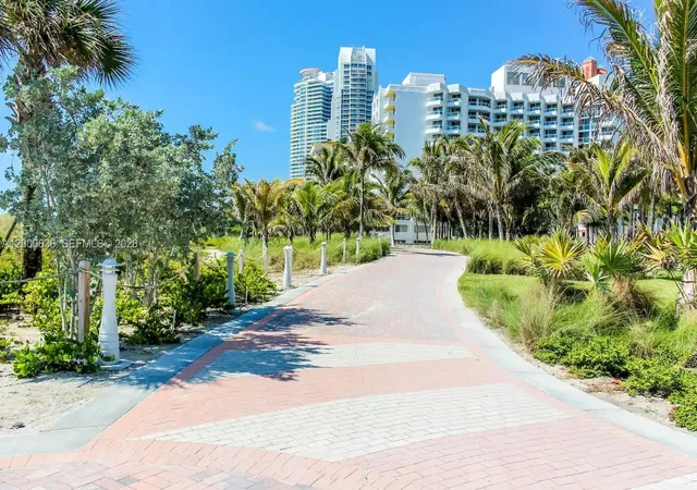17th image of 2615 Collins Ave #37, Miami Beach, FL 33140 | MLS# A12000636