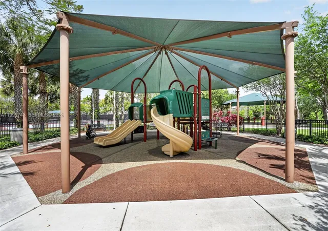 Homes for sale in Pompano Beach, FL | 4030 W Palm Aire Dr #105, Pompano Beach, FL 33069 | MLS# A11999743