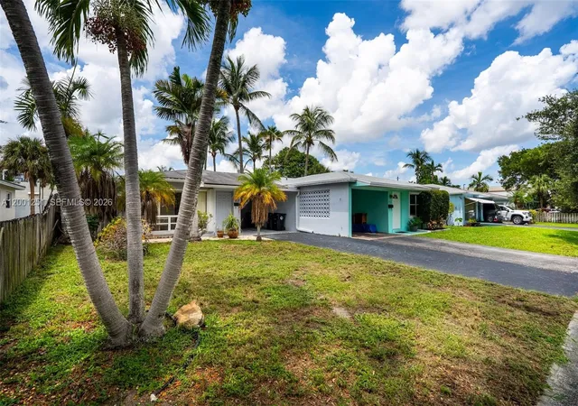 Homes for sale in Lighthouse Point, FL | 4915 Ne 22nd Ave, Lighthouse Point, FL 33064 | MLS# A12001251