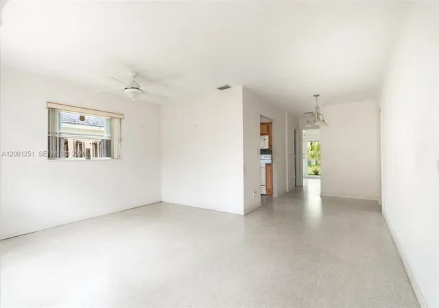 Homes for sale in Lighthouse Point, FL | 4915 Ne 22Nd Ave, Lighthouse Point, FL 33064 | MLS# A12001251
