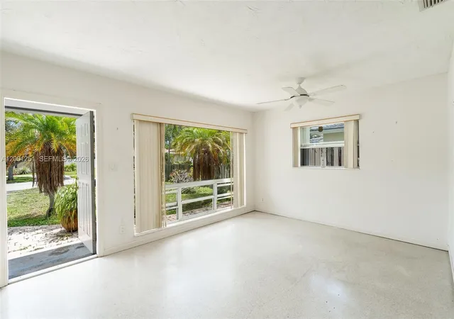 Homes for sale in Lighthouse Point, FL | 4915 Ne 22Nd Ave, Lighthouse Point, FL 33064 | MLS# A12001251