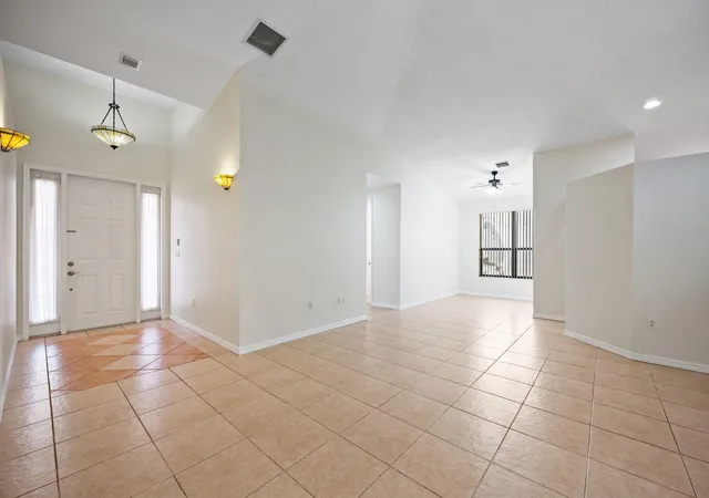 Photo 3 of Sale Pending at 7039 Golf Pointe Cir, Tamarac, FL 33321 | MLS# B26015743 | Listing updated on 2026-09-20