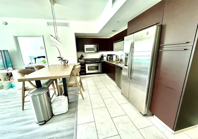 2nd image of 950 Brickell Bay Dr, Miami, FL 33131