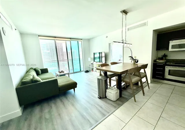 5th image of 950 Brickell Bay Dr, Miami, FL 33131