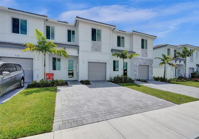 Homes for sale in Homestead, FL | 732 Se 13th Ct #732, Homestead, FL 33034 | MLS# A12001842