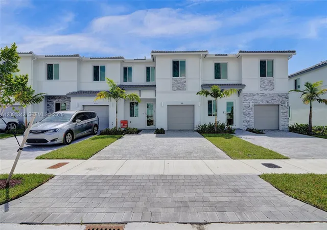 Homes for sale in Homestead, FL | 732 Se 13th Ct #732, Homestead, FL 33034 | MLS# A12001842