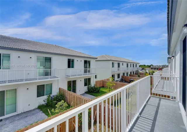 Homes for sale in Homestead, FL | 732 Se 13th Ct #732, Homestead, FL 33034 | MLS# A12001842