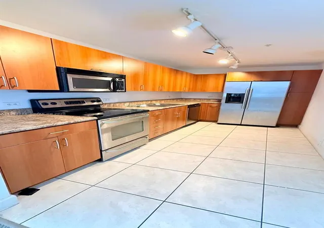 2nd image of 7501 E Treasure Dr #8B, North Bay Village, FL 33141 | MLS# A11993768