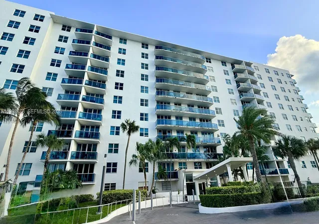 5th image of 7501 E Treasure Dr #8B, North Bay Village, FL 33141 | MLS# A11993768