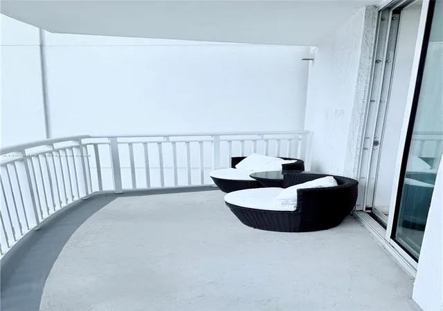 12th image of 1745 E Hallandale Beach Blvd #306W, Hallandale Beach, FL 33009 | MLS# A12002052