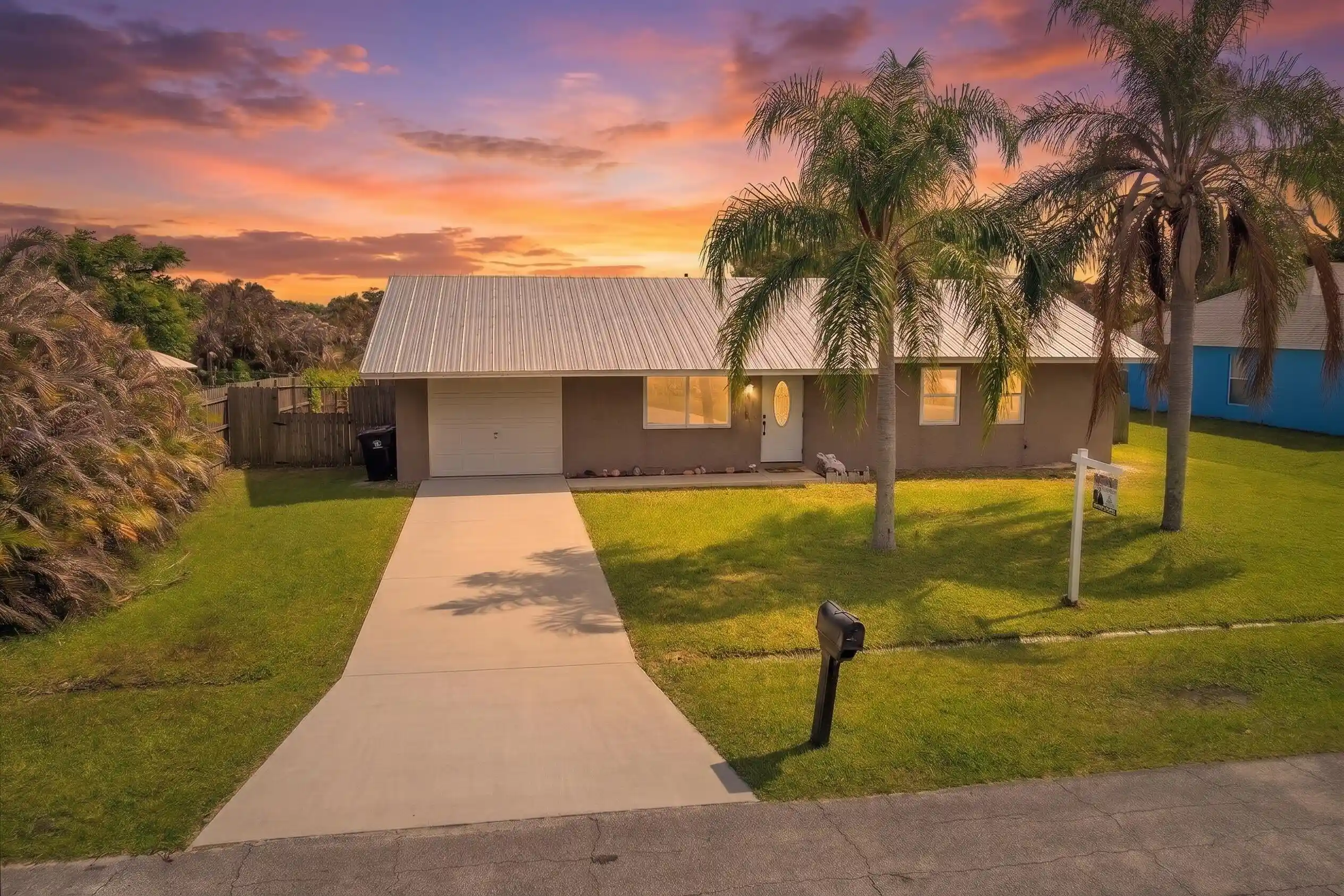 Photo 1 of Sale Pending at 956 Se Browning Ave, Port Saint Lucie, FL 34983 | MLS# B26016066 | Listing updated on 2026-10-15