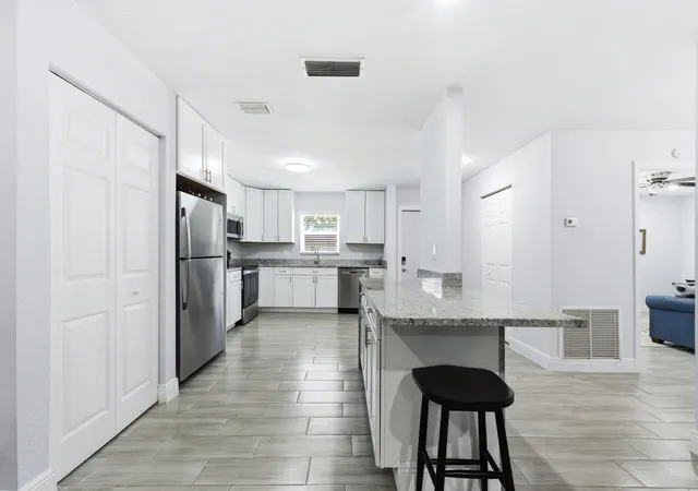 Photo 3 of Condo for sale at 586 Laconia Cir, Lake Worth, FL 33467 | MLS# B26016109 | Listing updated on 2026-10-03