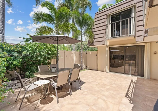 2nd image of 7124 71st Wy, West Palm Beach, FL 33407 | MLS# A12002066