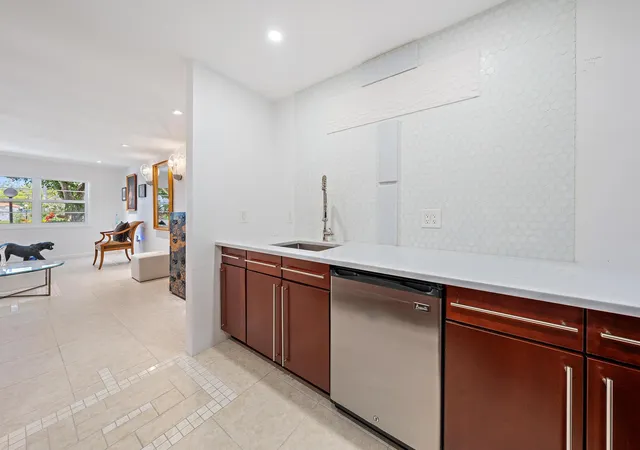 5th image of 1516 S Lakeside Dr #106, Lake Worth Beach, FL 33460 | MLS# B26016265