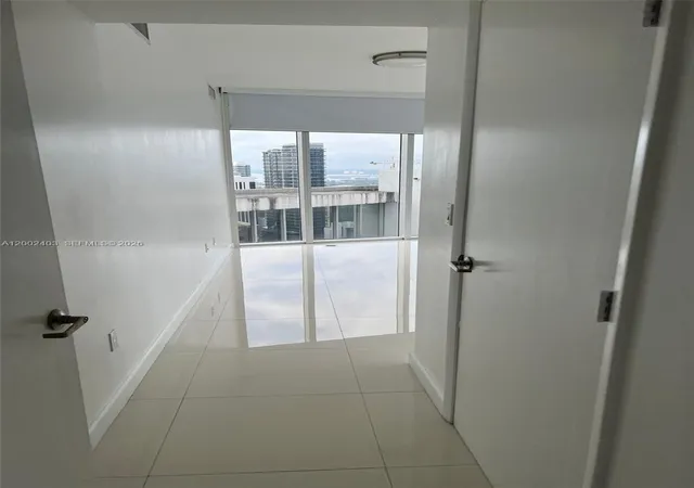 3rd image of 475 Brickell Ave #5508, Miami, FL 33131 | MLS# A12002403