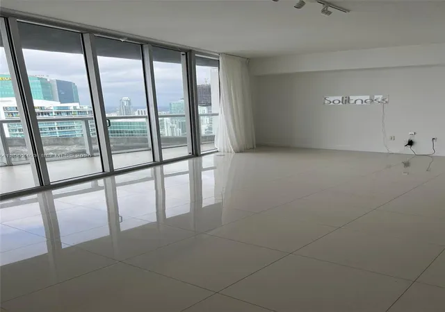 4th image of 475 Brickell Ave #5508, Miami, FL 33131 | MLS# A12002403