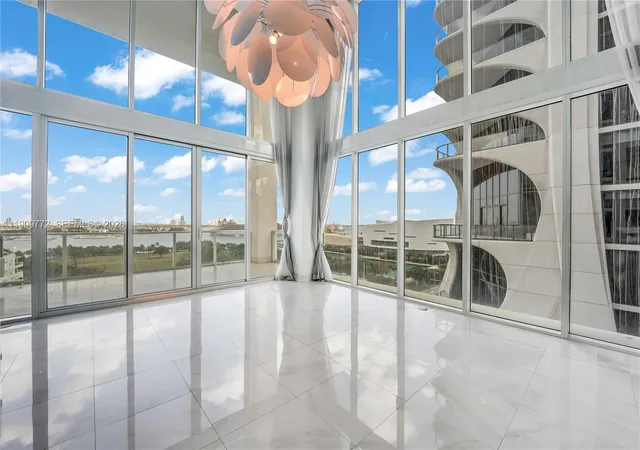 3rd image of 1040 Biscayne Blvd #1001, Miami, FL 33132 | MLS# A11999772