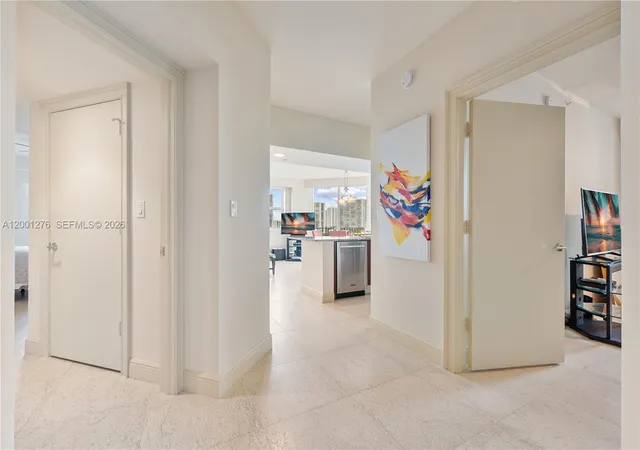 3rd image of 20000 E Country Club Dr #610, Miami, FL 33180 | MLS# A12001276