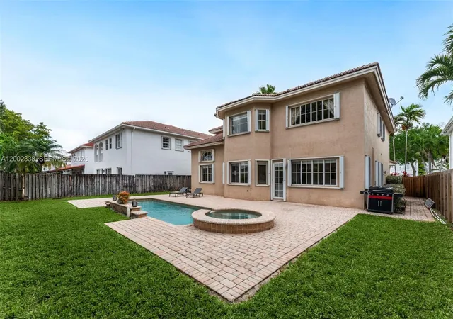 2nd image of 6914 Nw 113th Pl, Doral, FL 33178 | MLS# A12002338