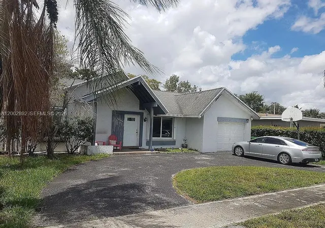 Homes for sale in Sunrise, FL | 12011 Nw 33rd St, Sunrise, FL 33323 | MLS# A12002892