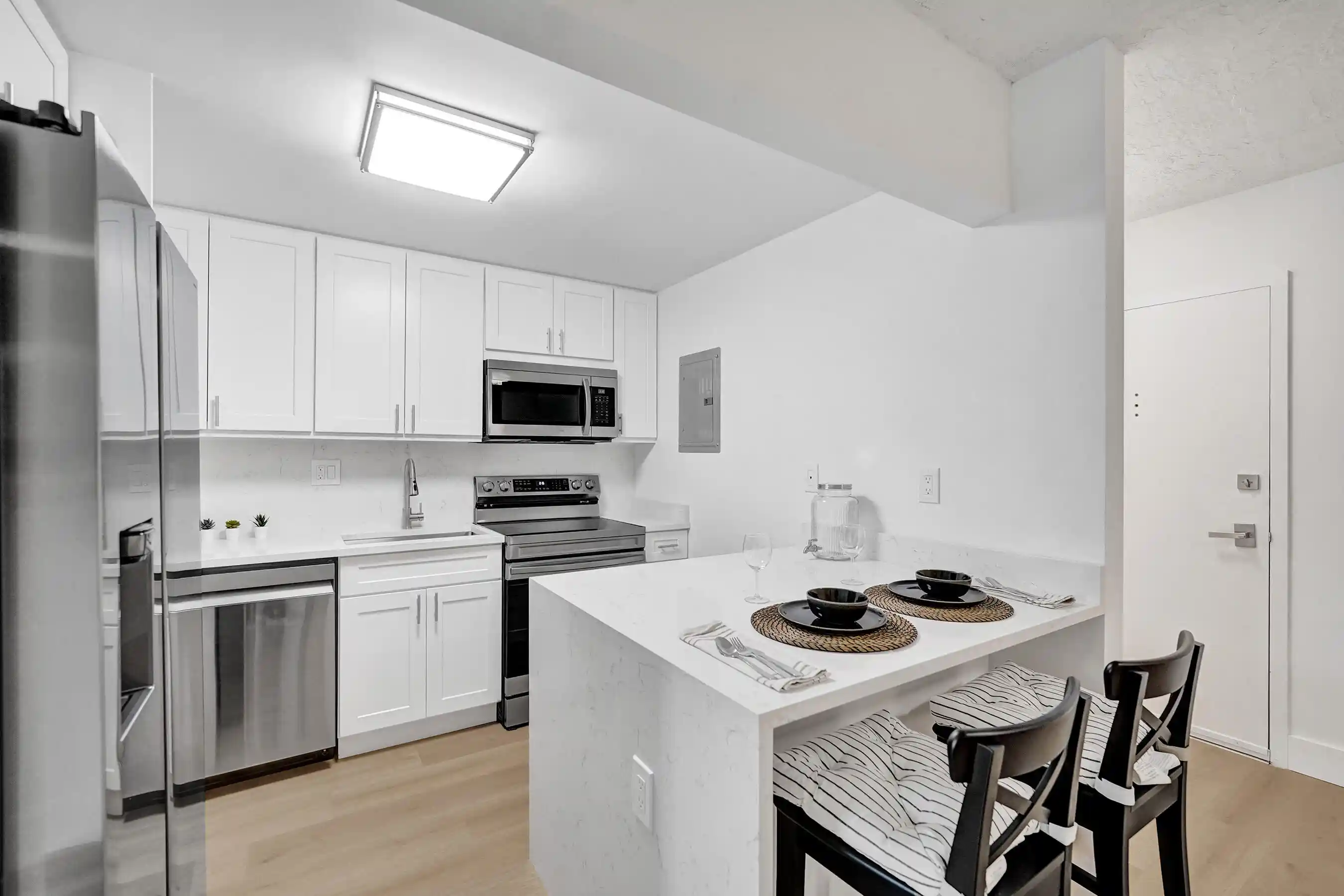 Listing Photo 1 - Condo for sale in 7300 Nw 17Th St located at 7300 Nw 17Th St, Plantation, FL 33313 - Unit #305