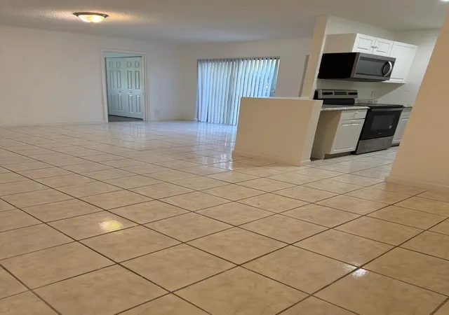 4th image of 1 W Crossings Cir W, Boynton Beach, FL 33435