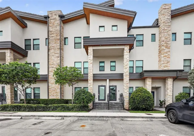 Homes for sale in Doral, FL | 10467 Nw 82nd St #11, Doral, FL 33178 | MLS# A12000266