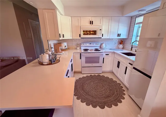 2nd image of 115 S C St #101, Lake Worth Beach, FL 33460 | MLS# A12003174