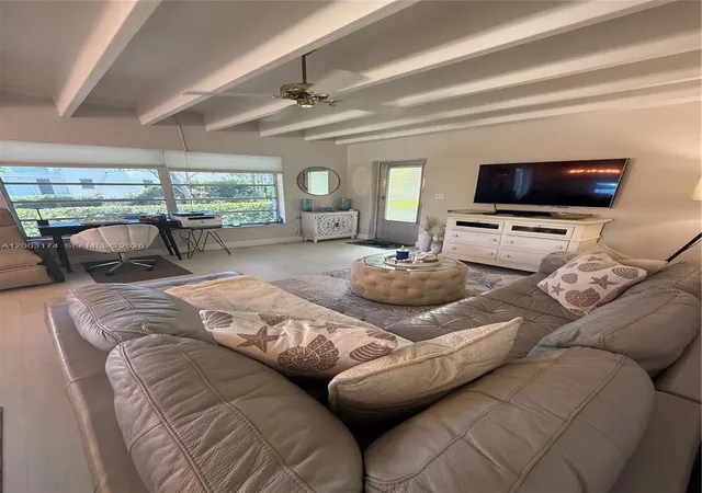 2nd image of 115 S C St, Lake Worth Beach, FL 33460