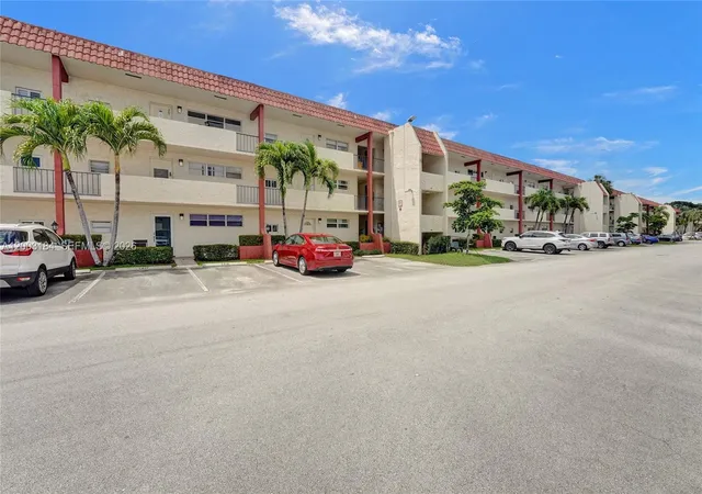 1st image of 811 S Hollybrook Dr #207, Pembroke Pines, FL 33025 | MLS# A12003184