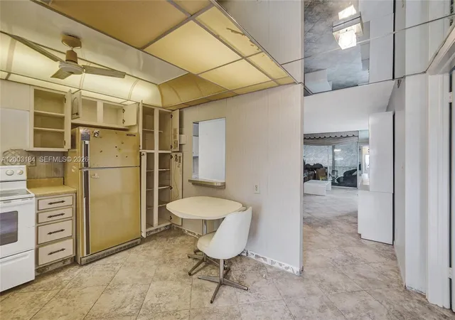 5th image of 811 S Hollybrook Dr #207, Pembroke Pines, FL 33025 | MLS# A12003184