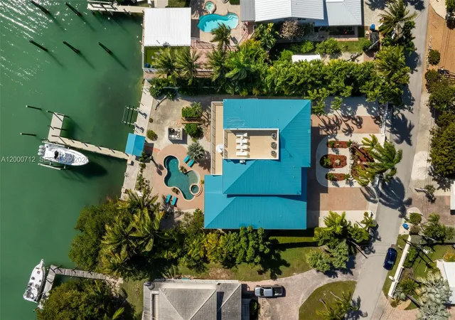 3rd image of 137 Sapodilla Dr, Islamorada, FL 33036 | MLS# A12000712