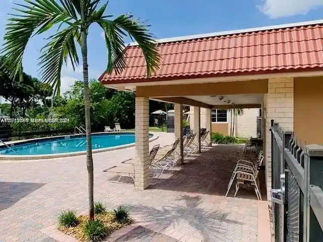 Listing Photo 1 - Condo for sale in 124 Ne 19Th Ct located at 124 Ne 19Th Ct, Wilton Manors, FL 33305 - Unit #114B