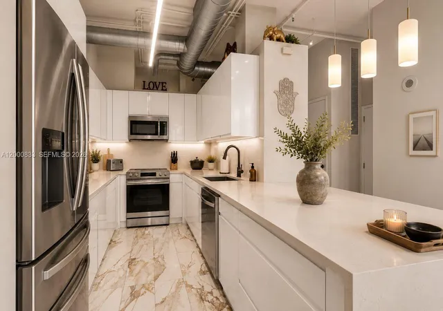 3rd image of 3029 Ne 188Th St #721, Miami, FL 33180 | MLS# A12000833