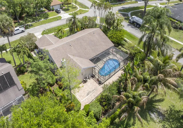 Photo 3 of Sale Pending at 12378 Sawgrass Ct, Wellington, FL 33414 | MLS# B26017173 | Listing updated on 2026-09-12