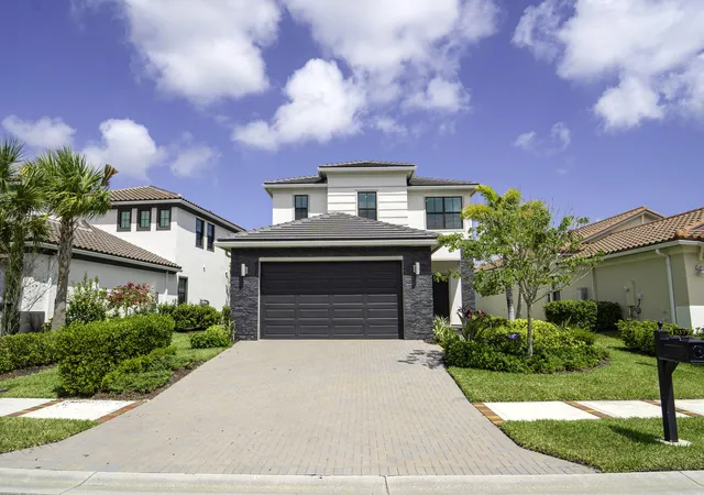 Homes for sale in Port Saint Lucie, FL | 537 Se Fascino Cir, Port Saint Lucie, FL 34984 | MLS# B26017186