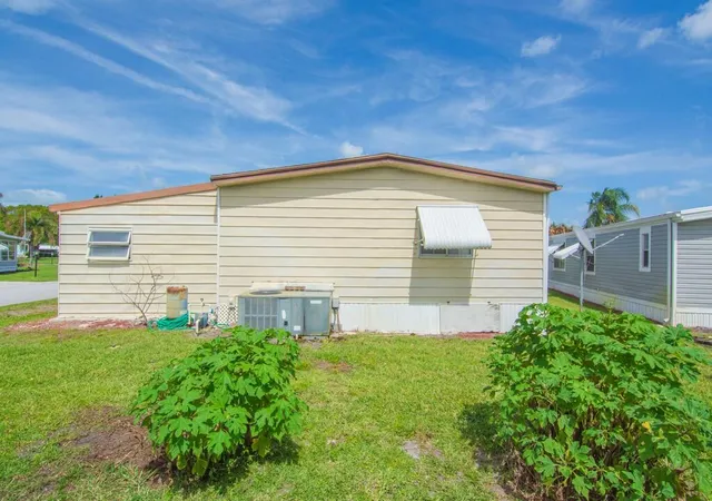 33rd image of 225 Ne Forrest Ct, Jensen Beach, FL 34957 | MLS# B26017325