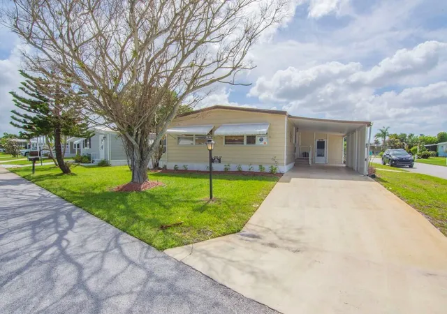 5th image of 225 Ne Forrest Ct, Jensen Beach, FL 34957 | MLS# B26017325