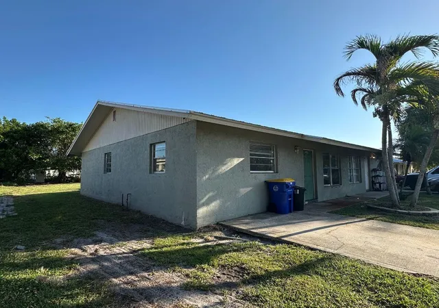 Photo 2 of House for sale at 3365 SE Garden St #3365, Stuart, FL 34997 | MLS# B26017377 | Listing updated on 2026-09-23