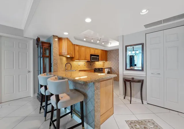 Photo 4 of Condo for sale at 2400 Presidential Way #1206, West Palm Beach, FL 33401 | MLS# B26017390 | Listing updated on 2026-09-25